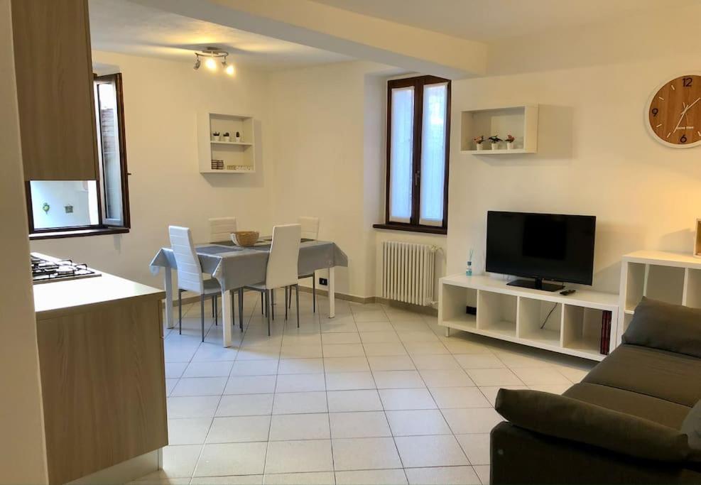 Casa Del Borghetto Apartment Intra Bagian luar foto