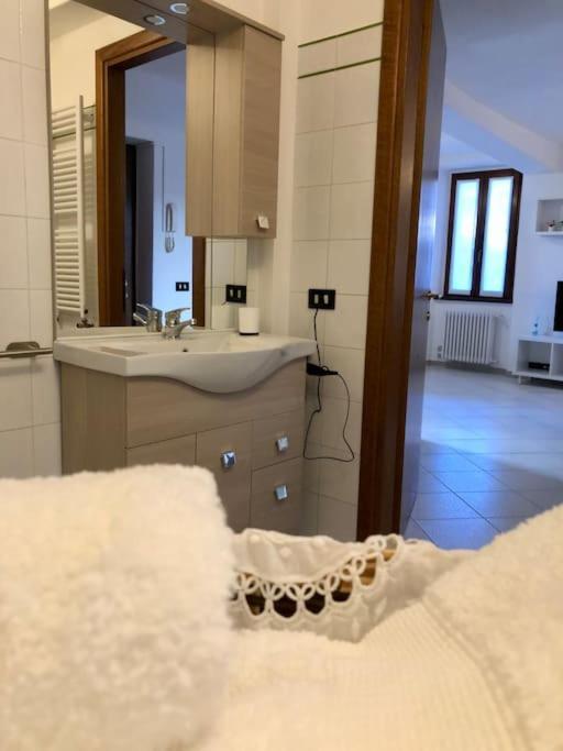 Casa Del Borghetto Apartment Intra Bagian luar foto